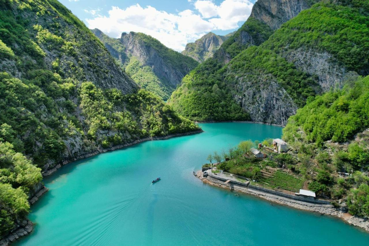 Neomalsore Agrotourism, Komani Lake Hotel Eksteriør billede