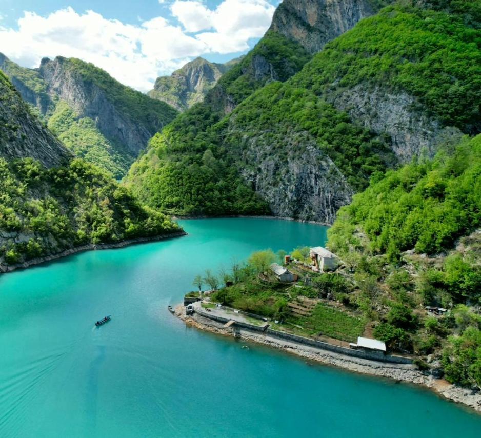 Neomalsore Agrotourism, Komani Lake Hotel Eksteriør billede