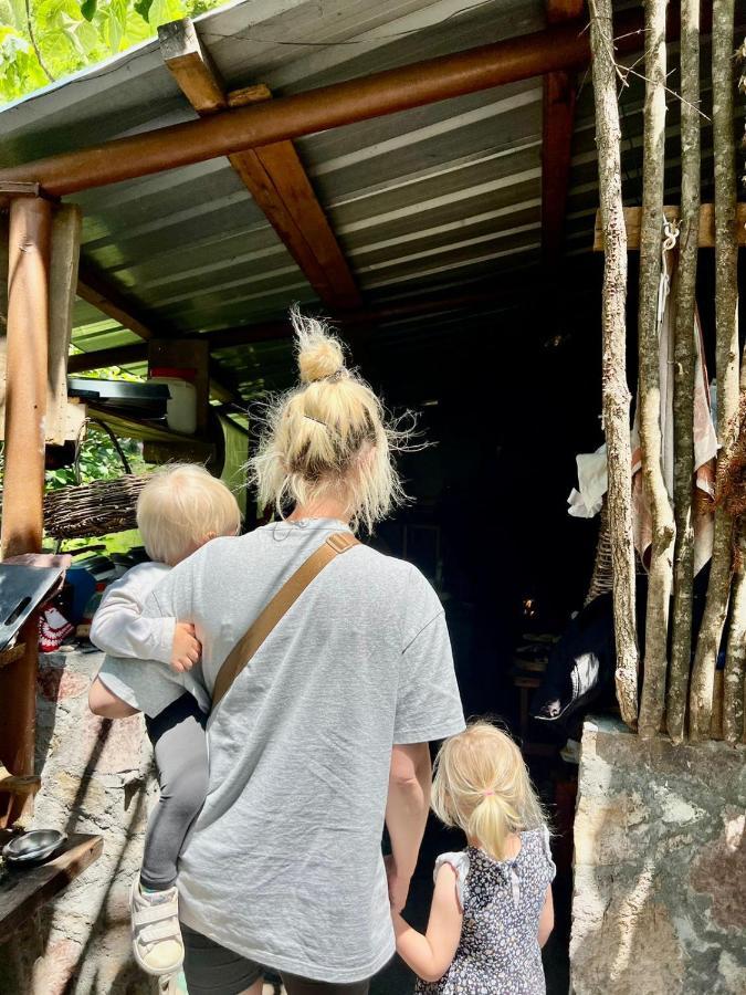Neomalsore Agrotourism, Komani Lake Hotel Eksteriør billede